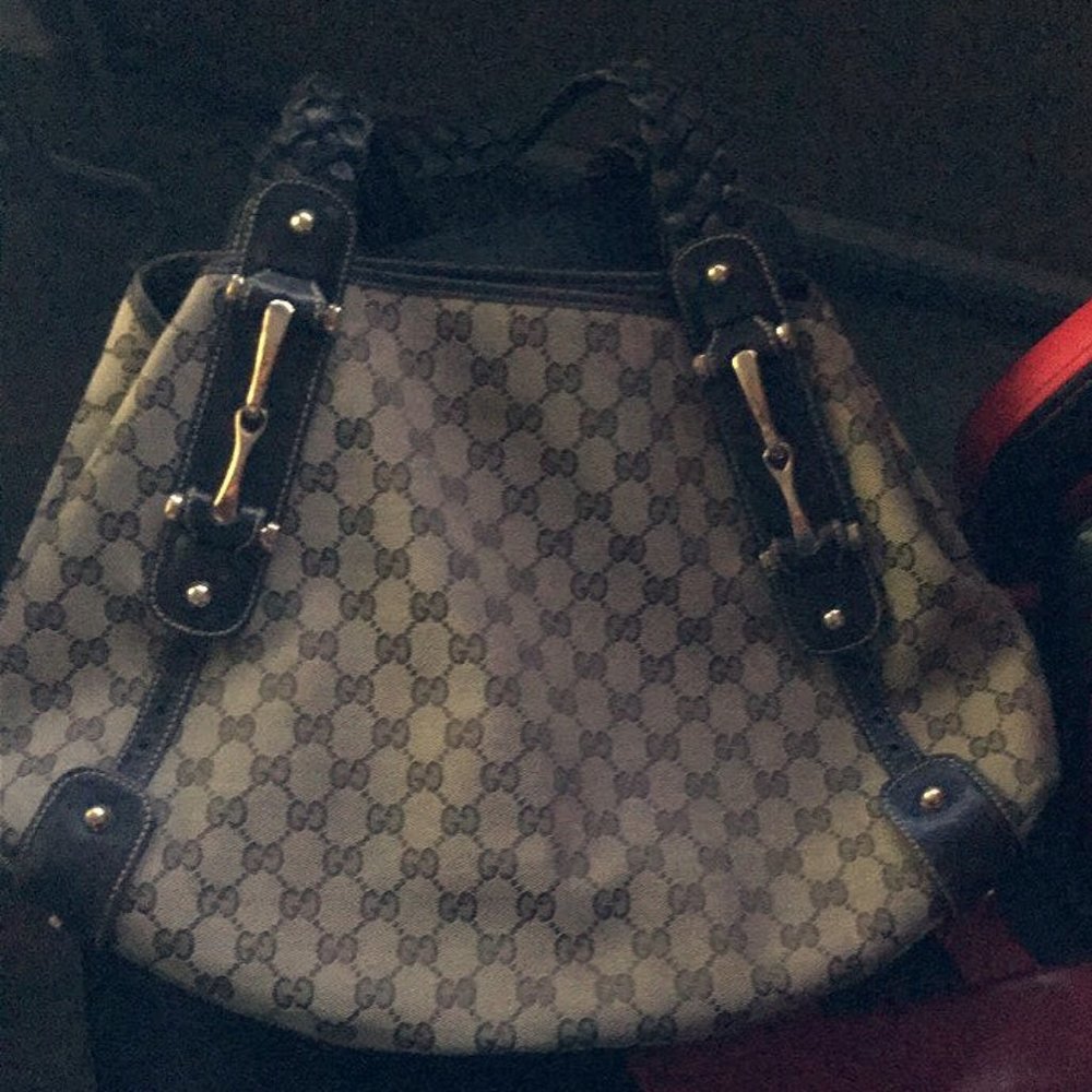 Gucci Purse (good condition)
